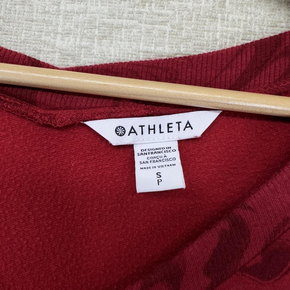 Athleta Sweatshirt Womens Small Red Paisley V Neck Fleece Stretch Pullover Gym - Picture 6 of 12